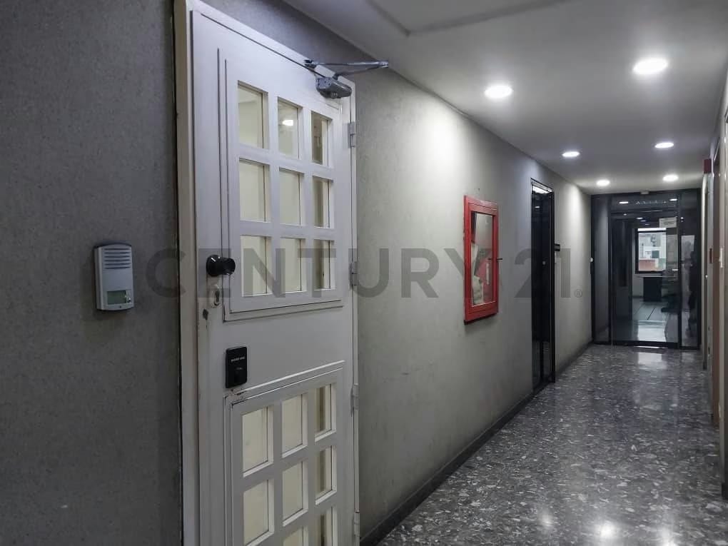 Alquiler de Consultorio Profesional al final de la Avenida Casanova - 12