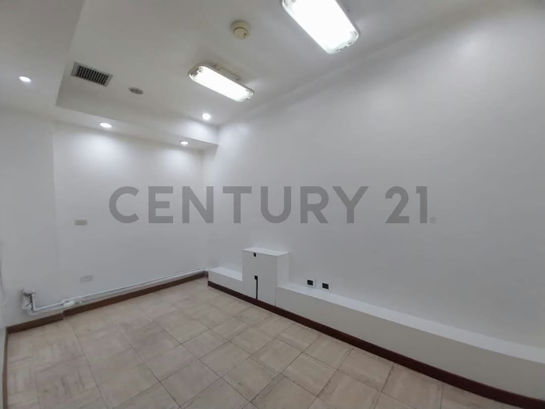 Alquiler de Consultorio Profesional al final de la Avenida Casanova - 4