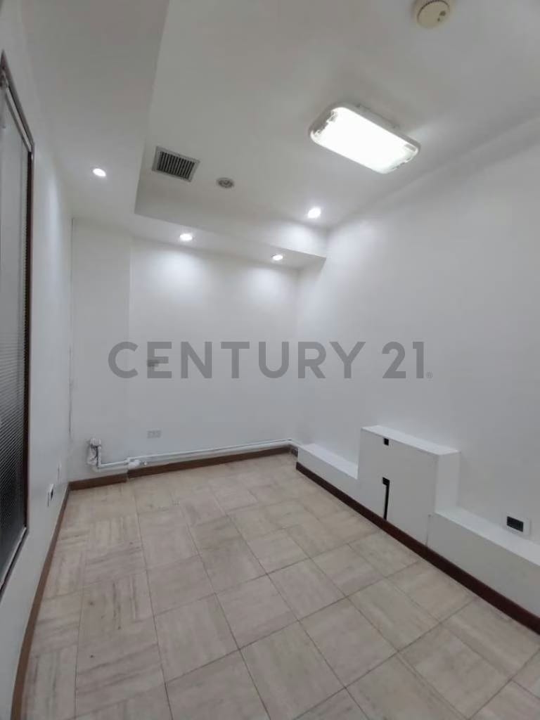 Alquiler de Consultorio Profesional al final de la Avenida Casanova - 5