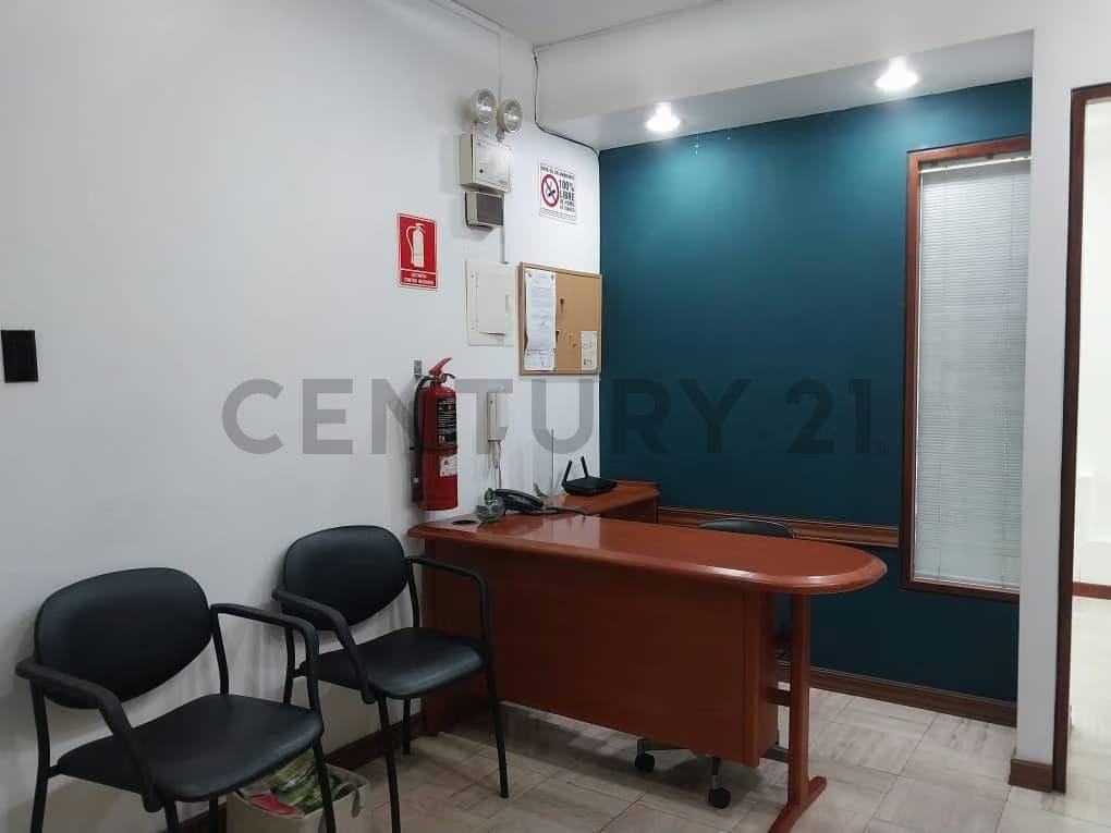 Alquiler de Consultorio Profesional al final de la Avenida Casanova - 10