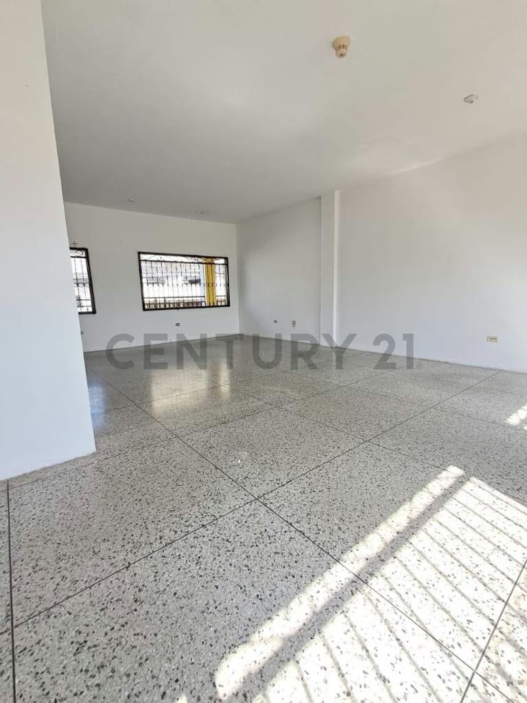 LOCAL COMERCIAL EN LA AV PORTUGUESA DE ANACO - 5