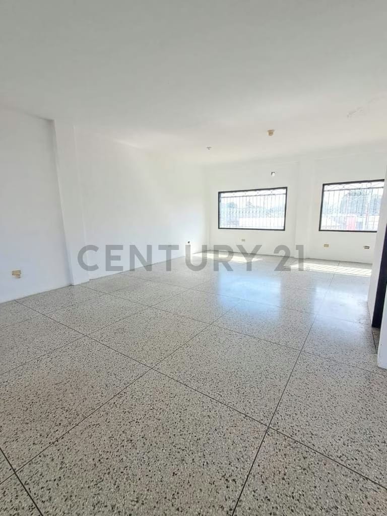 LOCAL COMERCIAL EN LA AV PORTUGUESA DE ANACO - 7