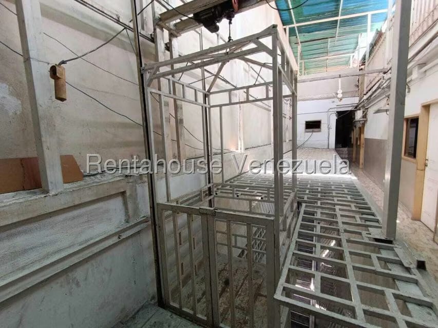 Comercial (Edificio) en Venta en Zona Centro, Aragua - 26