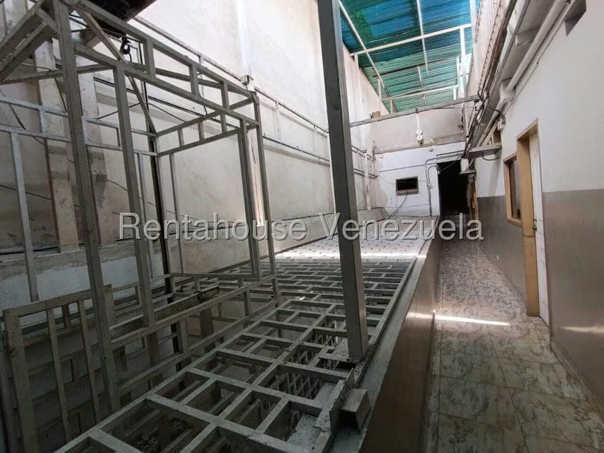 Comercial (Edificio) en Venta en Zona Centro, Aragua - 31