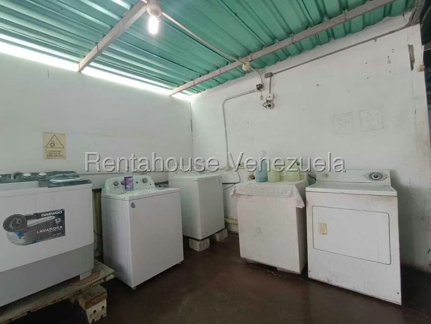 Comercial (Edificio) en Venta en Zona Centro, Aragua - 35