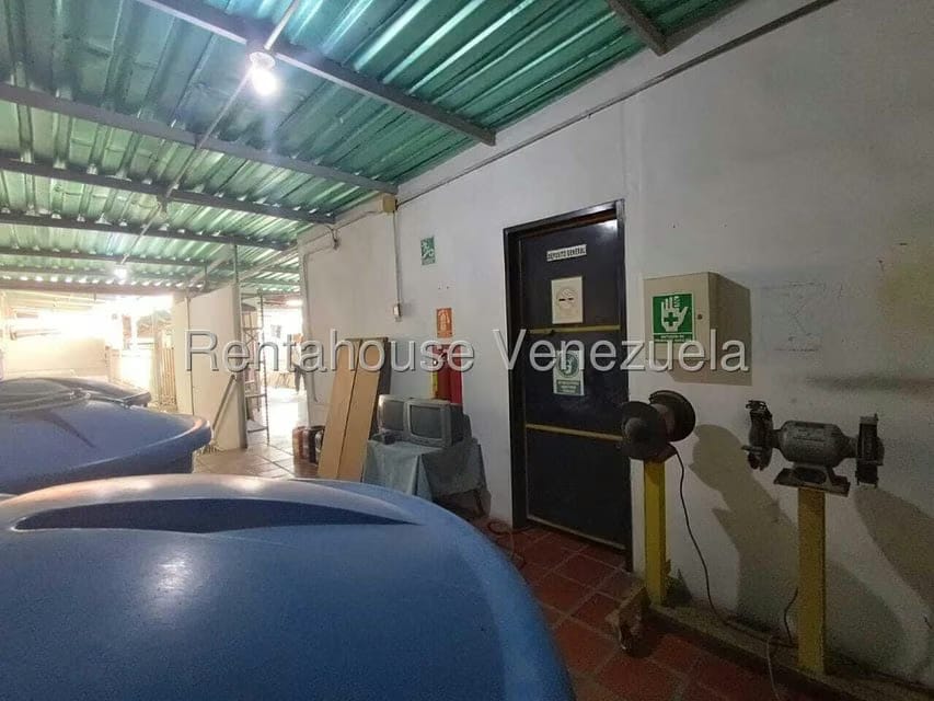 Comercial (Edificio) en Venta en Zona Centro, Aragua - 39