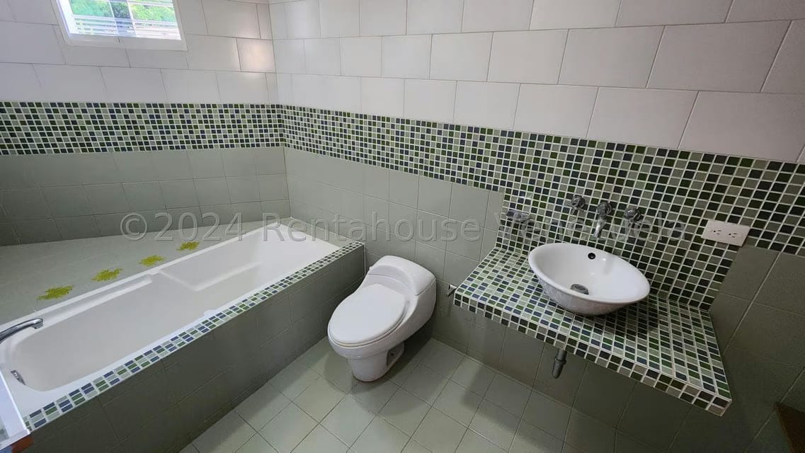 Casa (1 Nivel) en Venta en Colinas de Santa Monica, Distrito Metropolitano - 13