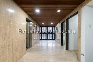 Comercial (Edificio) en Venta en La Urbina, Distrito Metropolitano - 7