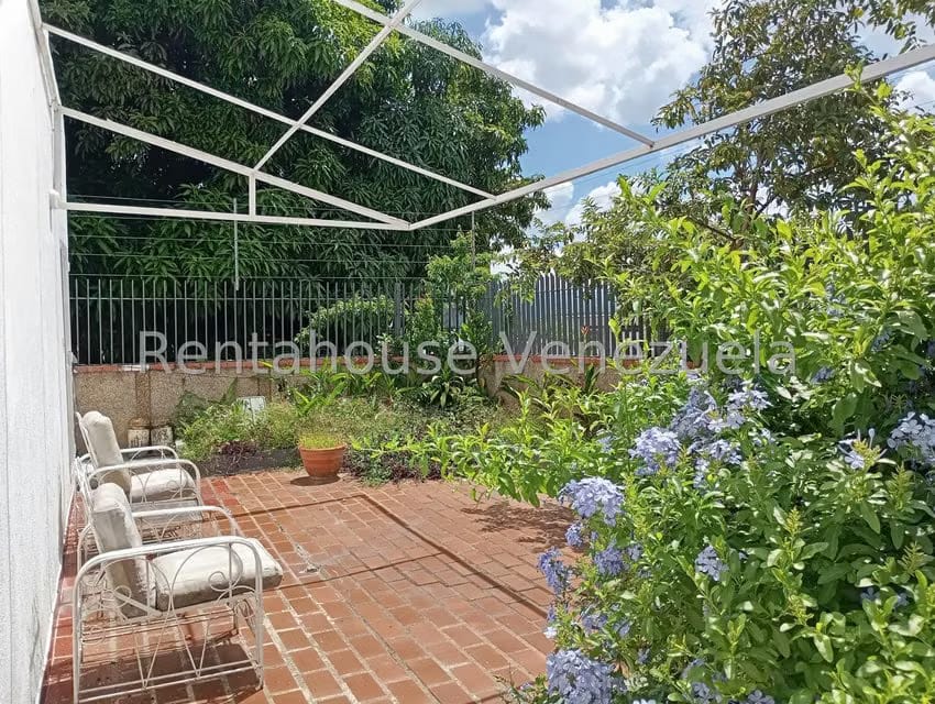 Casa (Duplex) en Venta en Los Dos Caminos, Distrito Metropolitano - 2