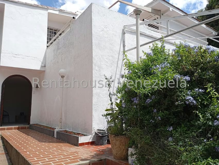 Casa (Duplex) en Venta en Los Dos Caminos, Distrito Metropolitano - 3
