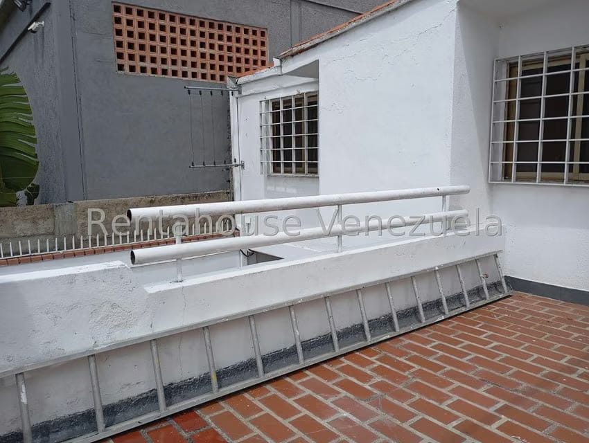 Casa (Duplex) en Venta en Los Dos Caminos, Distrito Metropolitano - 23