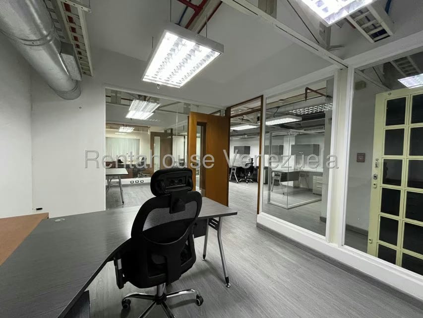 Comercial (Oficina) en Alquiler en La Campiña, Distrito Metropolitano - 11