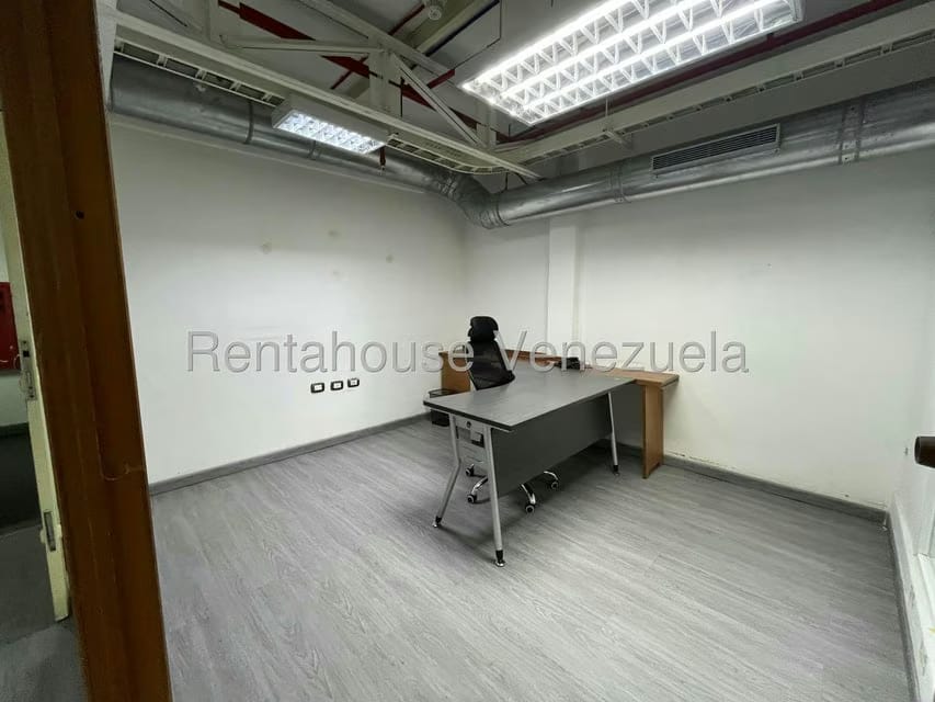 Comercial (Oficina) en Alquiler en La Campiña, Distrito Metropolitano - 12