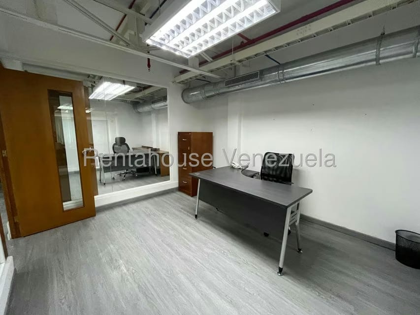 Comercial (Oficina) en Alquiler en La Campiña, Distrito Metropolitano - 8