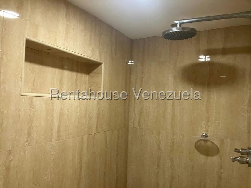 Casa (Duplex) en Venta en Colinas de Bello Monte, Distrito Metropolitano - 25