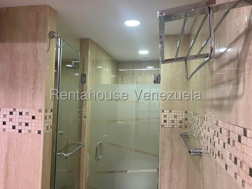 Casa (Duplex) en Venta en Colinas de Bello Monte, Distrito Metropolitano - 26
