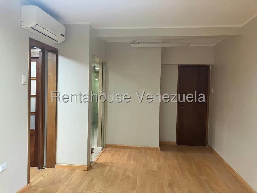 Casa (Duplex) en Venta en Colinas de Bello Monte, Distrito Metropolitano - 28
