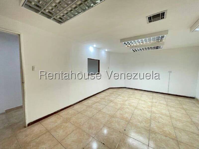 Comercial (Local Comercial) en Alquiler en Avenida Bolivar, Aragua - 2