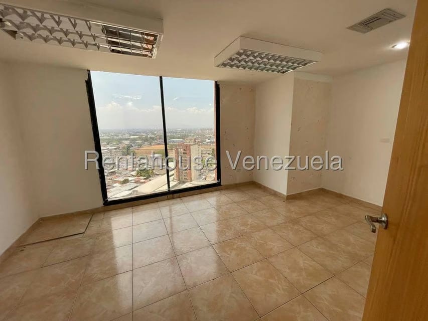 Comercial (Local Comercial) en Alquiler en Avenida Bolivar, Aragua - 13
