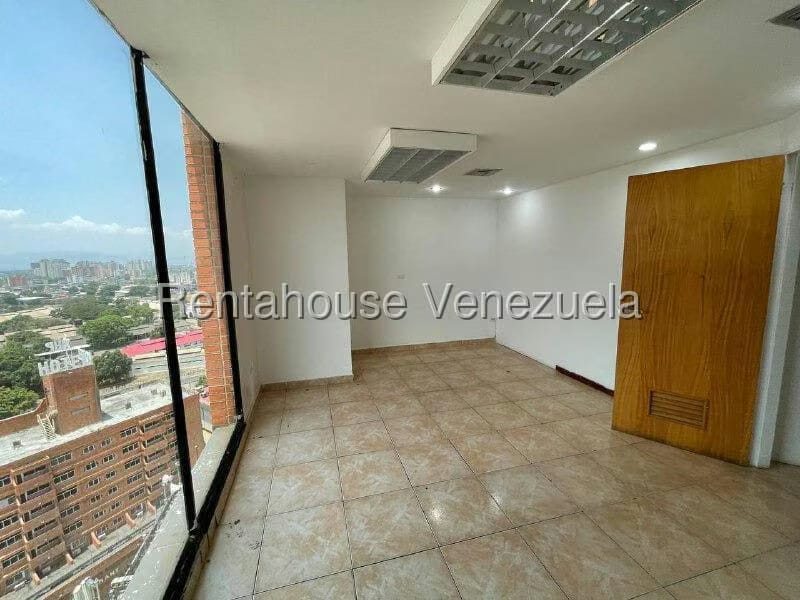 Comercial (Local Comercial) en Alquiler en Avenida Bolivar, Aragua - 14