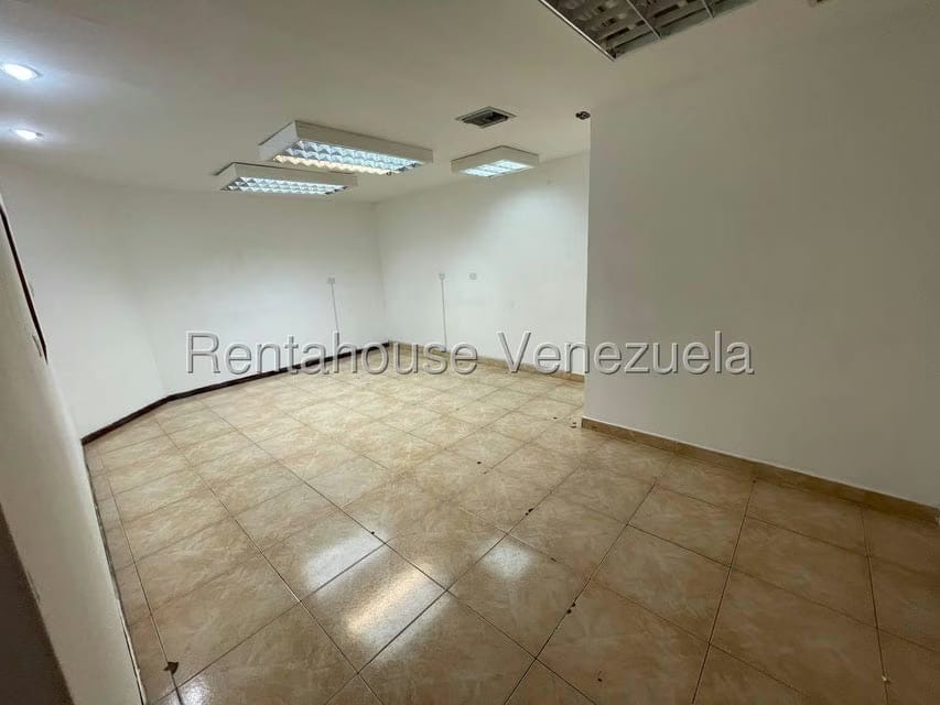 Comercial (Local Comercial) en Alquiler en Avenida Bolivar, Aragua - 4