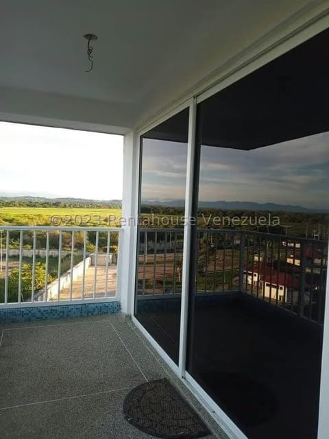 Apartamento (1 Nivel) en Alquiler en Agua Sal, Miranda - 11