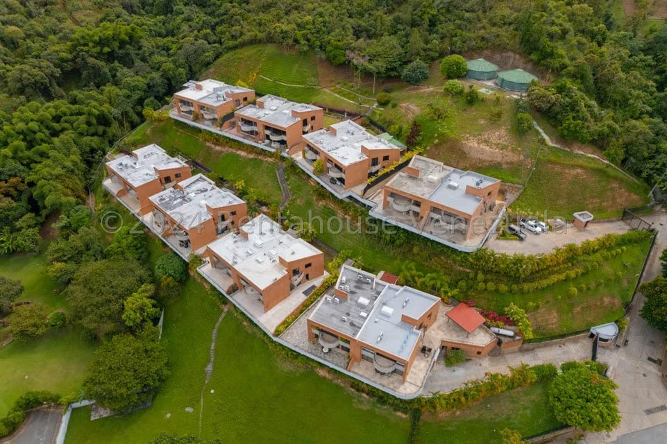 Townhouse (Multiples Niveles) en Venta en La Trinidad, Distrito Metropolitano - 2