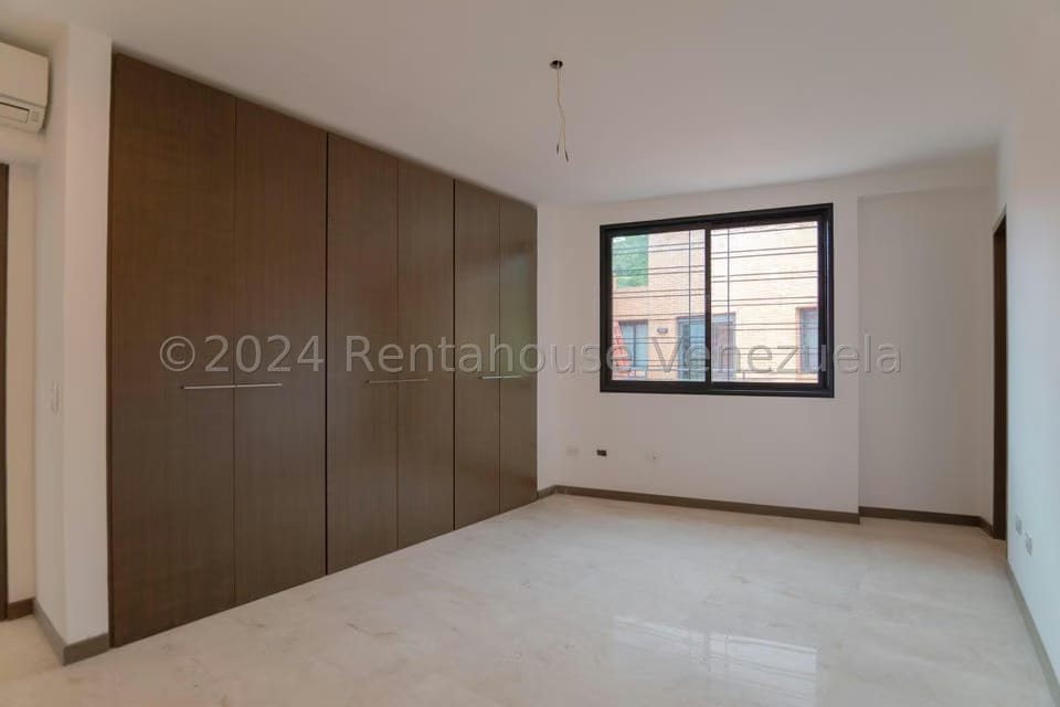 Townhouse (Multiples Niveles) en Venta en La Trinidad, Distrito Metropolitano - 13