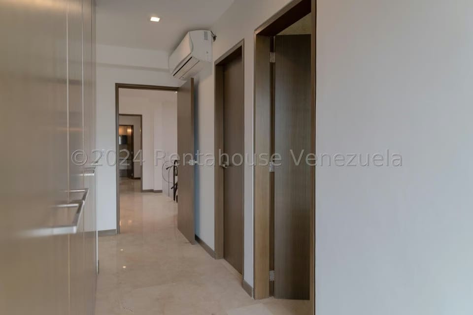 Townhouse (Multiples Niveles) en Venta en La Trinidad, Distrito Metropolitano - 25