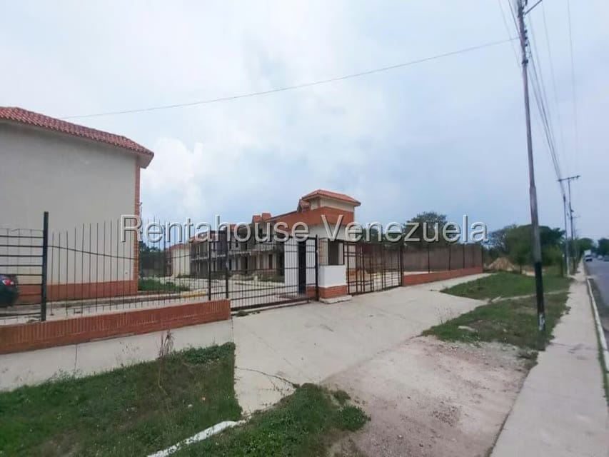 Casa (1 Nivel) en Venta en Flor Amarillo, Carabobo - 2