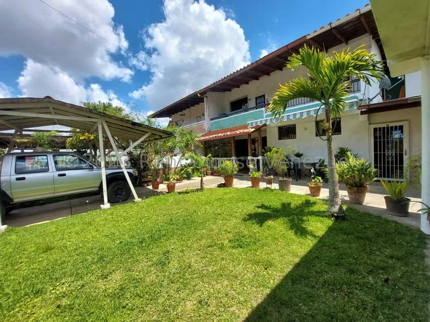 Casa (Colonial) en Venta en La Rosaleda, Miranda - 2