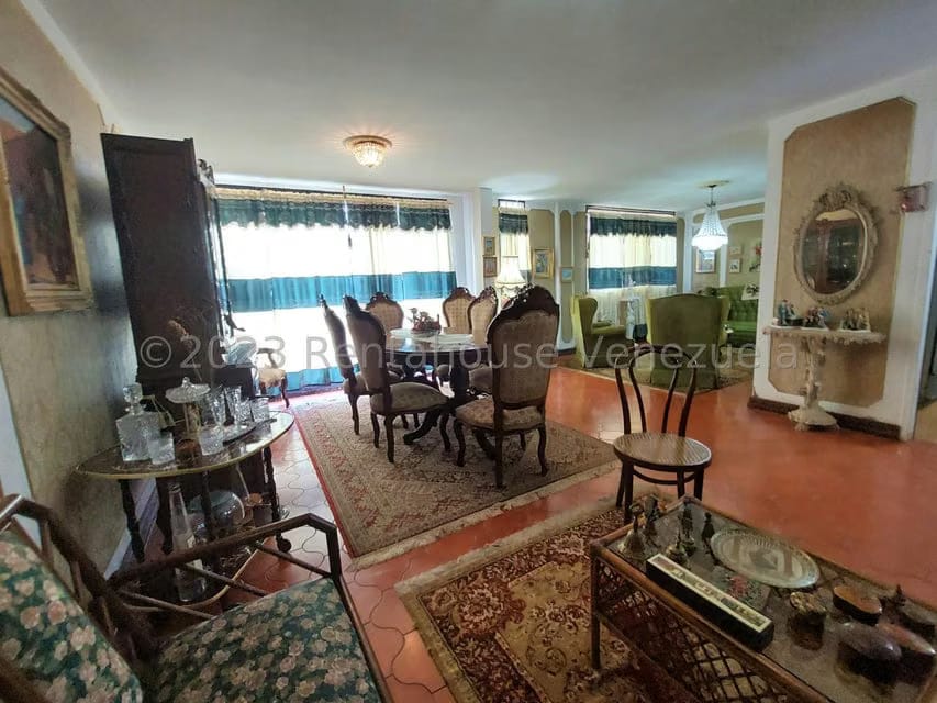 Casa (Colonial) en Venta en La Rosaleda, Miranda - 11