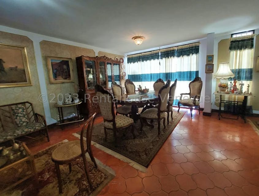 Casa (Colonial) en Venta en La Rosaleda, Miranda - 12