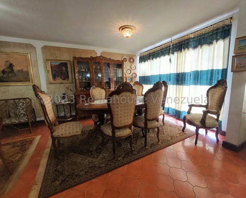 Casa (Colonial) en Venta en La Rosaleda, Miranda - 13