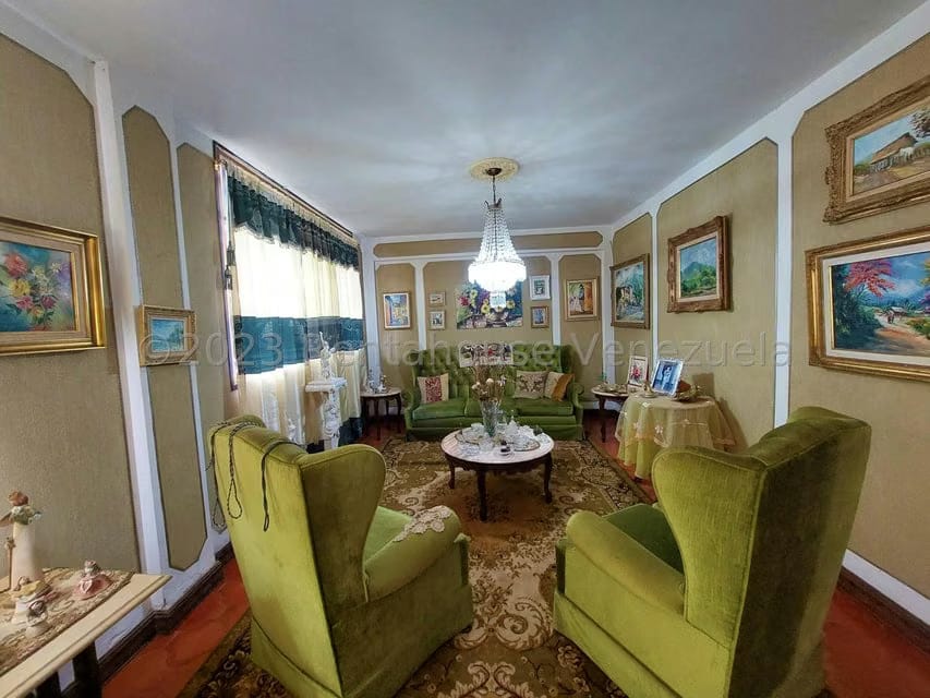 Casa (Colonial) en Venta en La Rosaleda, Miranda - 14