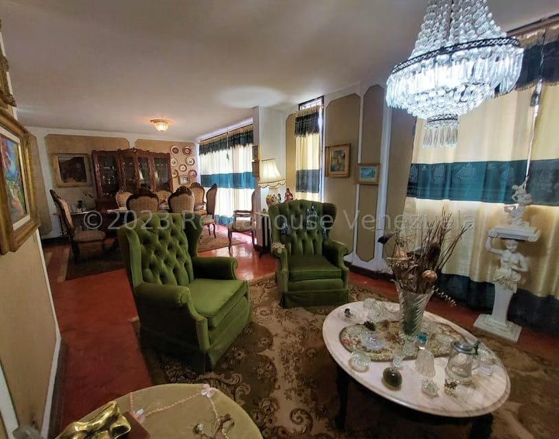 Casa (Colonial) en Venta en La Rosaleda, Miranda - 16