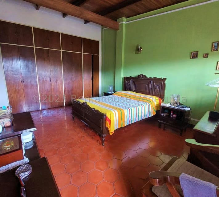 Casa (Colonial) en Venta en La Rosaleda, Miranda - 23