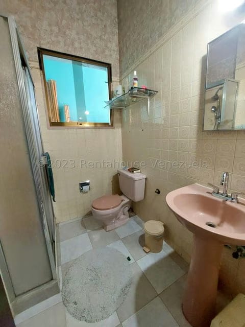 Casa (Colonial) en Venta en La Rosaleda, Miranda - 33