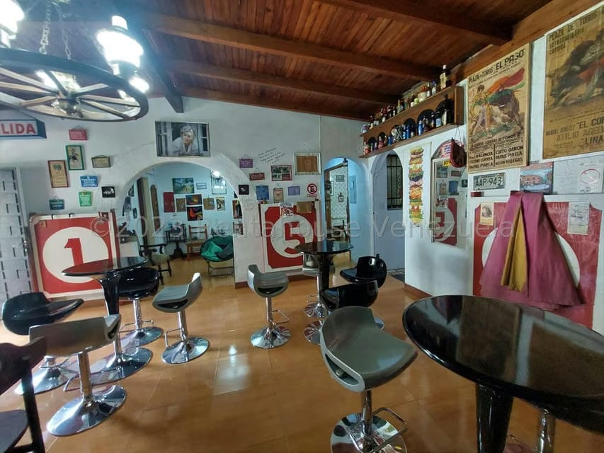 Casa (Colonial) en Venta en La Rosaleda, Miranda - 43
