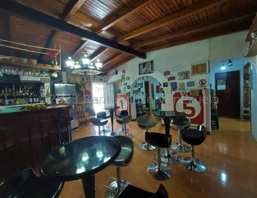 Casa (Colonial) en Venta en La Rosaleda, Miranda - 44