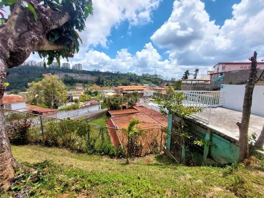Casa (Colonial) en Venta en La Rosaleda, Miranda - 48