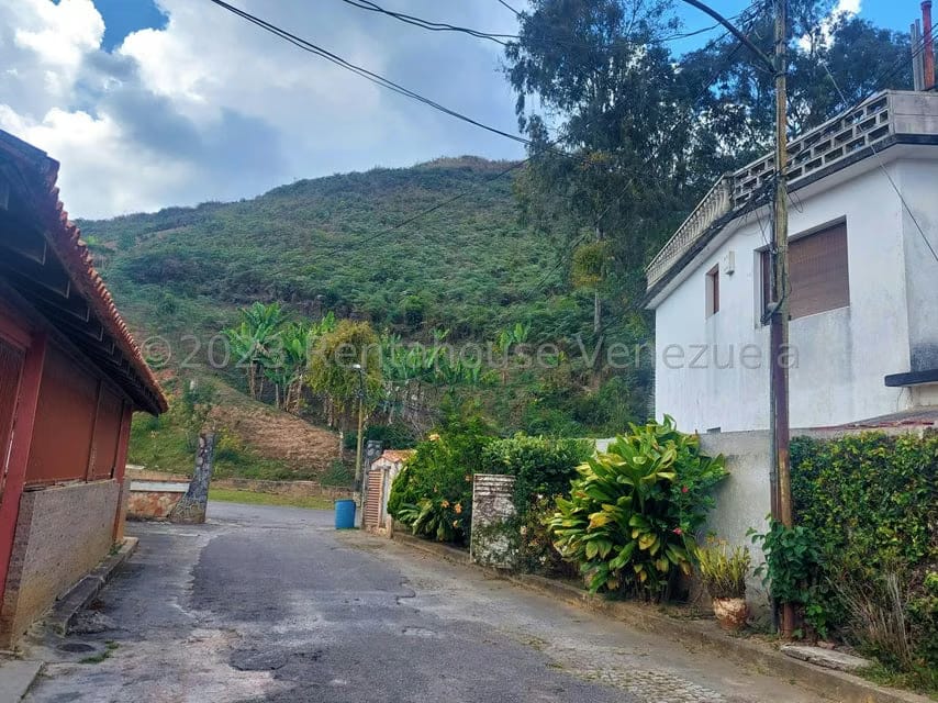 Casa (Colonial) en Venta en La Rosaleda, Miranda - 51