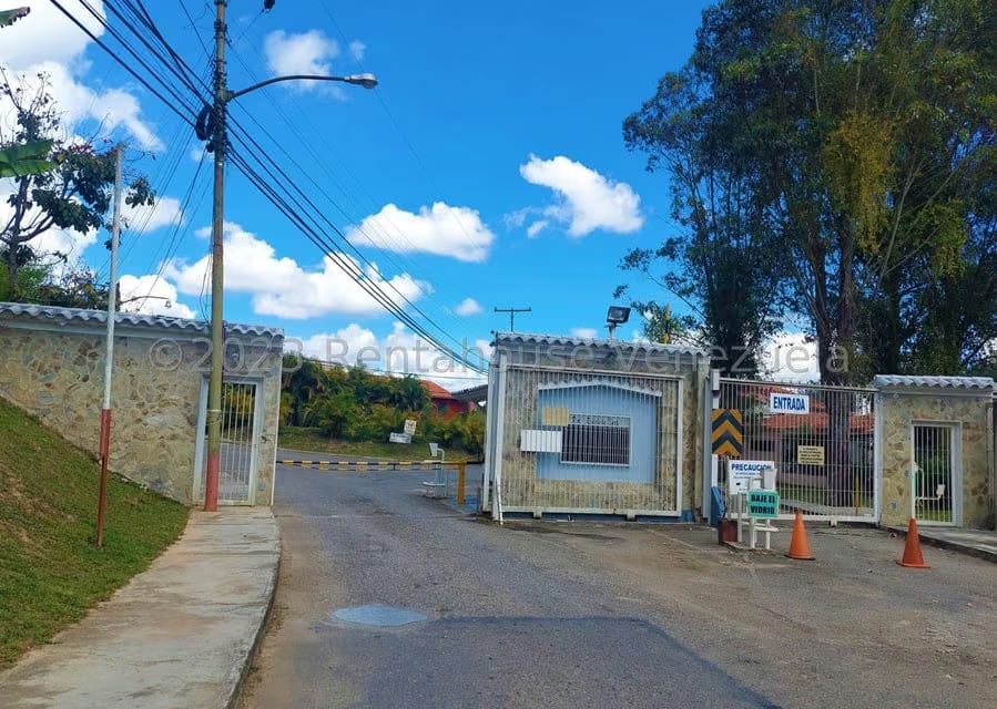 Casa (Colonial) en Venta en La Rosaleda, Miranda - 52