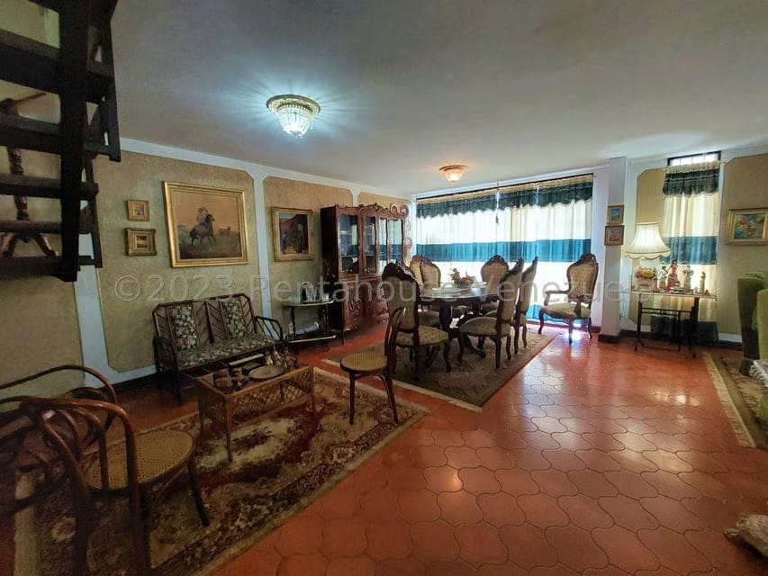 Casa (Colonial) en Venta en La Rosaleda, Miranda - 10