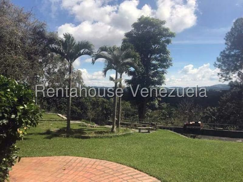 Casa (Duplex) en Venta en La Lagunita Country Club, Distrito Metropolitano - 2