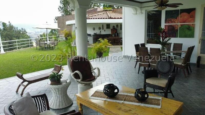 Casa (Multipes Niveles) en Venta en Lomas de La Lagunita, Distrito Metropolitano - 25