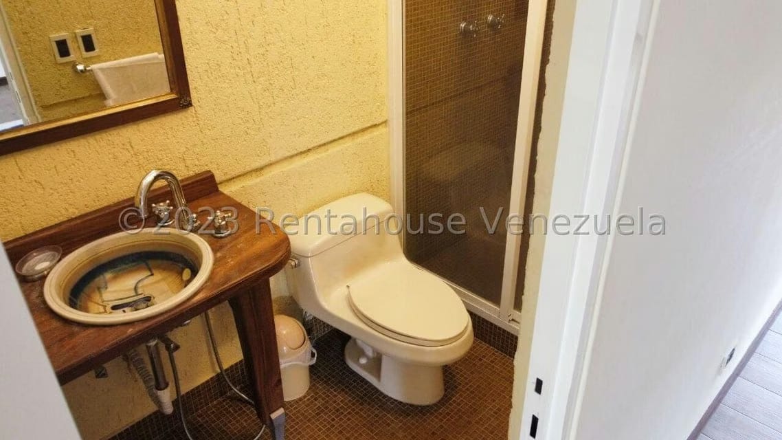 Casa (Multipes Niveles) en Venta en Lomas de La Lagunita, Distrito Metropolitano - 33