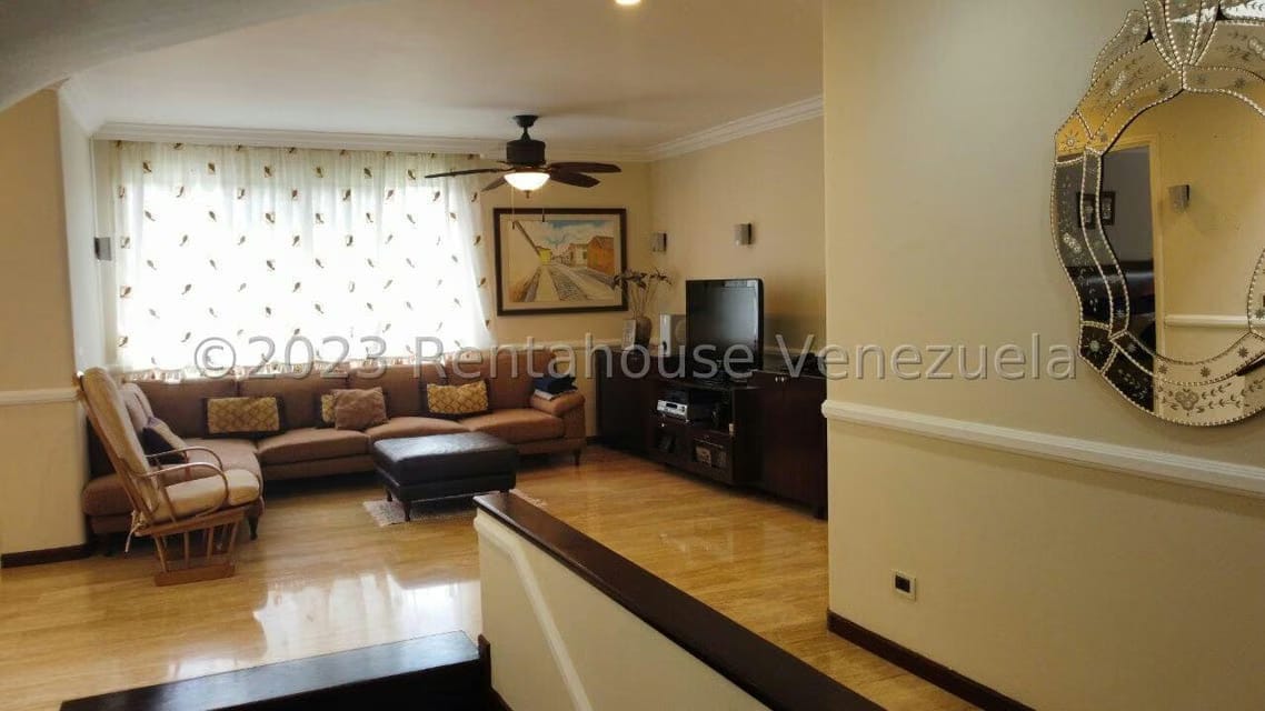 Casa (Multipes Niveles) en Venta en Lomas de La Lagunita, Distrito Metropolitano - 40