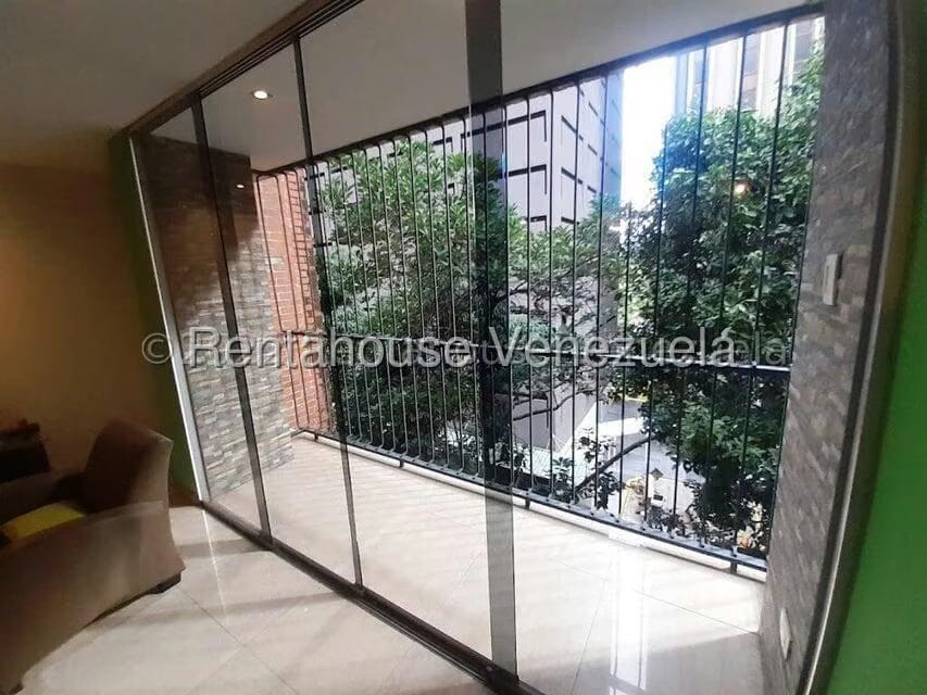 Apartamento (1 Nivel) en Alquiler en Los Palos Grandes, Distrito Metropolitano - 11
