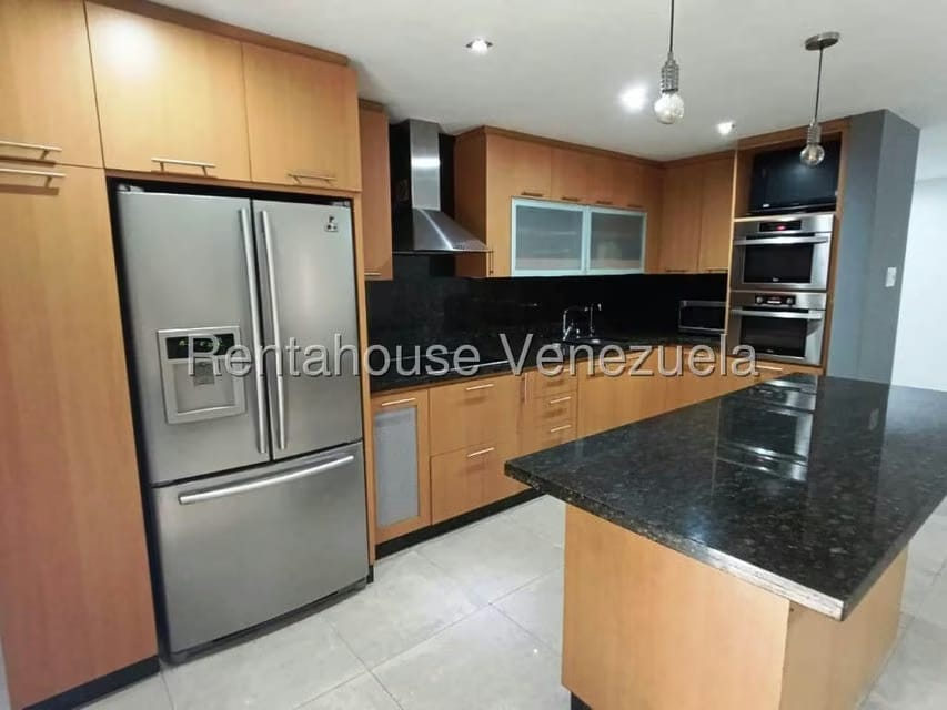 Apartamento (1 Nivel) en Alquiler en Los Palos Grandes, Distrito Metropolitano - 13